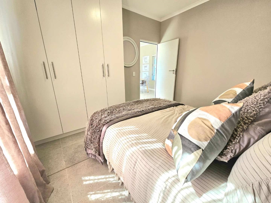 2 Bedroom Property for Sale in Oakglen Western Cape